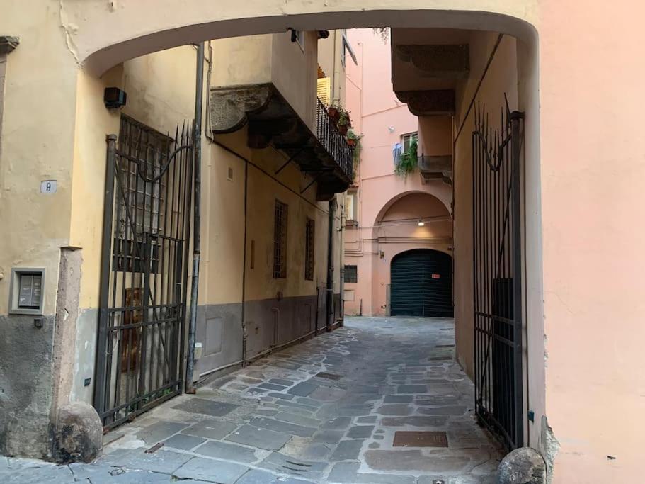 Loft Moderno Ubicato Nel Centro Storico Di Lucca Apartamento Exterior foto