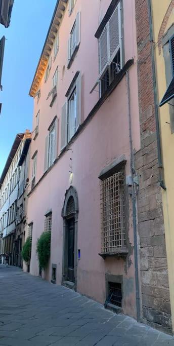 Loft Moderno Ubicato Nel Centro Storico Di Lucca Apartamento Exterior foto