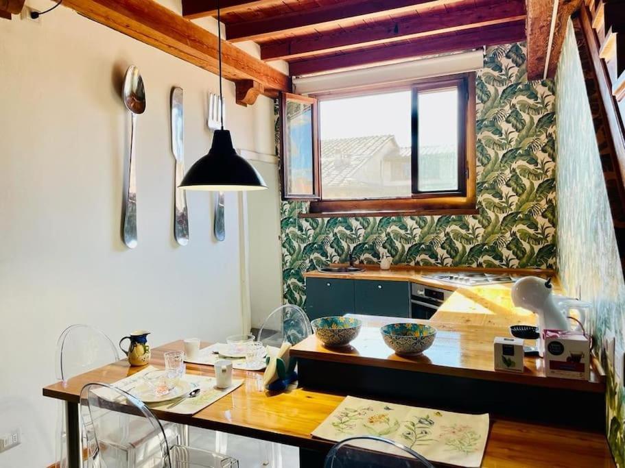 Loft Moderno Ubicato Nel Centro Storico Di Lucca Apartamento Exterior foto