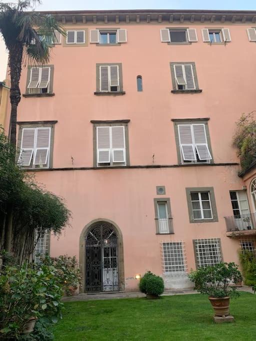 Loft Moderno Ubicato Nel Centro Storico Di Lucca Apartamento Exterior foto